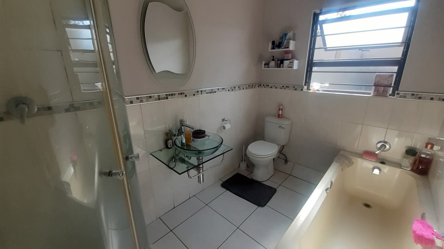 To Let 2 Bedroom Property for Rent in Melodie North West